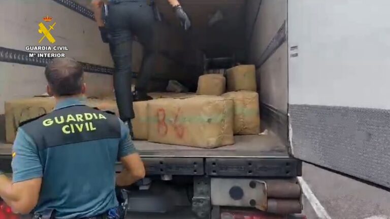 Incautadas casi 2 toneladas de hachís en camión en Girona: Detenido por delito contra la salud pública