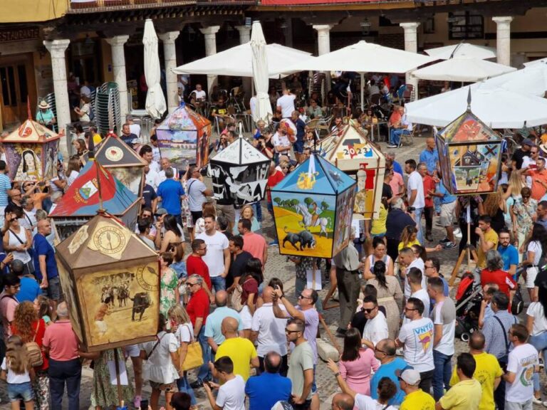 Tordesillas saca el arte a la calle de la mano de su exposición de faroles