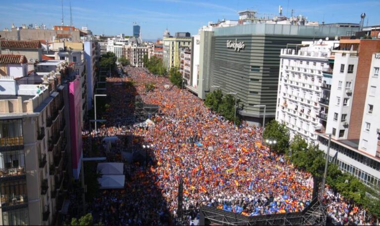 El PP logra movilizar a 65.000 personas en una masiva protesta contra la amnistía en Madrid