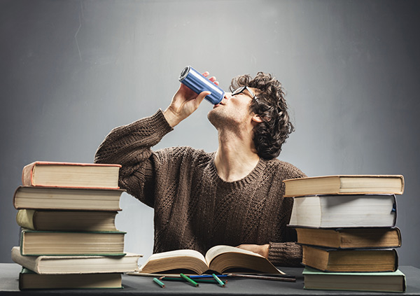 Enganchado a las bebidas con cafeína: cuidado con abusar de las bebidas energéticas