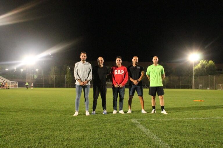 Zaratán mejora su campo de fútbol con modernización del alumbrado