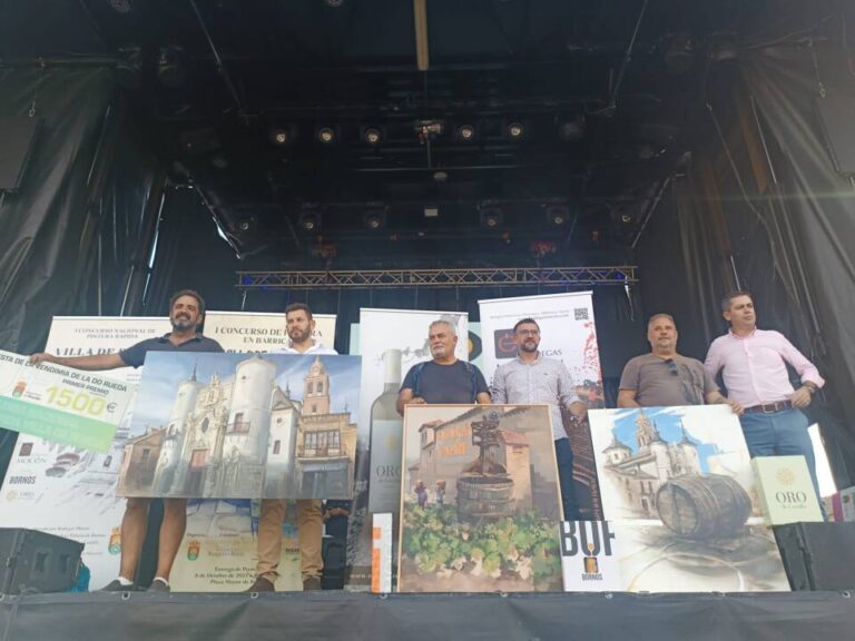 El Ayuntamiento de Rueda entrega los premios del Concurso de Pintura en Barrica y Pintura Rápida