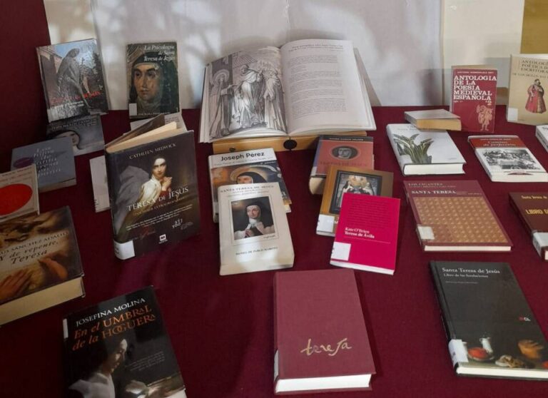 Santa Teresa protagoniza una exposición temporal en la Biblioteca Municipal Gerardo Moraleja