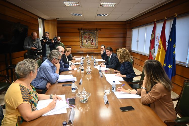 La Junta destina 12,6 millones para mejorar la accesibilidad de miles de viviendas en Castilla y León