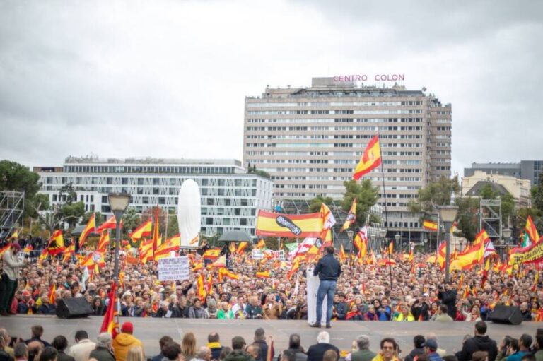 Concentración masiva en Plaza de Colón de Madrid contra la amnistía