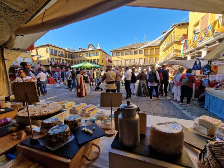 El Mercado de Tordesillas celebra su trigésimo aniversario con artesanía y multitud de espectáculos de calle