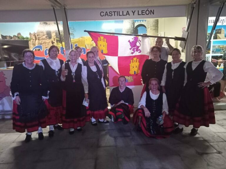 Las tradiciones de Castilla y León como protagonistas del 23 de abril en el barrio de Simón Ruiz 