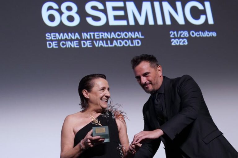 Blanca Portillo recibe la Espiga de Honor por cuatro décadas de trayectoria en la 68 Seminci