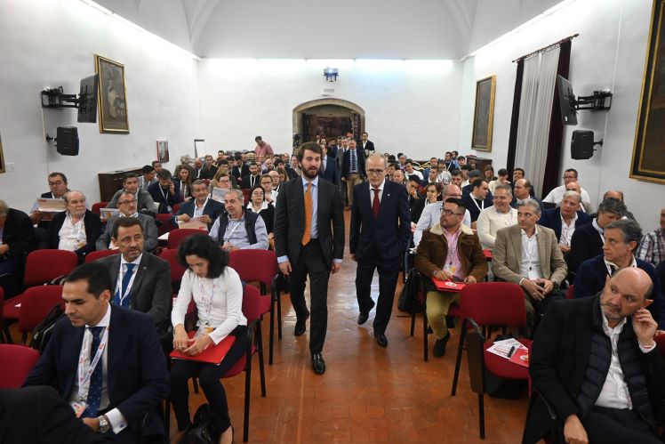 García-Gallardo ensalza el fútbol como escuela de valores en Salamanca
