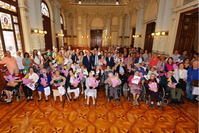 Valladolid rinde homenaje a sus centenarios en el Día Internacional de las Personas de Edad