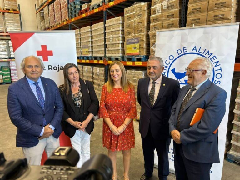La delegada del Gobierno en Castilla y León impulsa la entrega de alimentos a personas desfavorecidas
