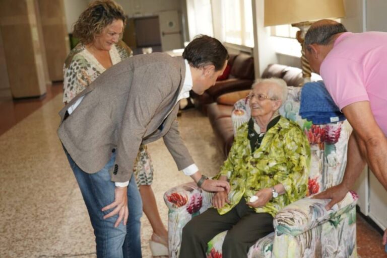 Conrado Íscar conmemora el día de las personas mayores en centros de la Diputación y promueve un nuevo modelo de atención geriátrica
