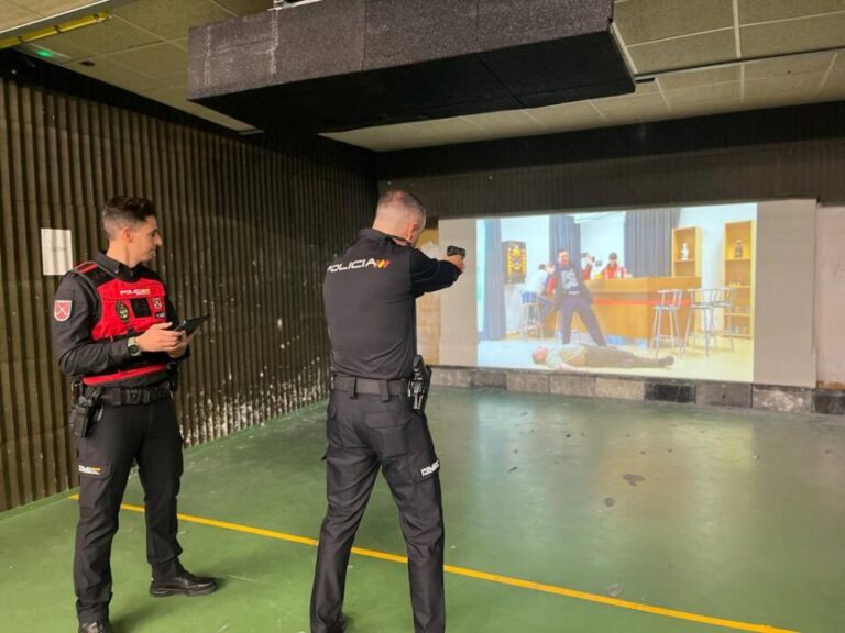 Policía Nacional de Valladolid estrena galería de tiro virtual financiada por la Unión Europea