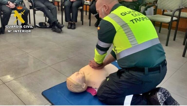 Guardia Civil auxilia a ocupante de taxi inconsciente en autovía de Valladolid