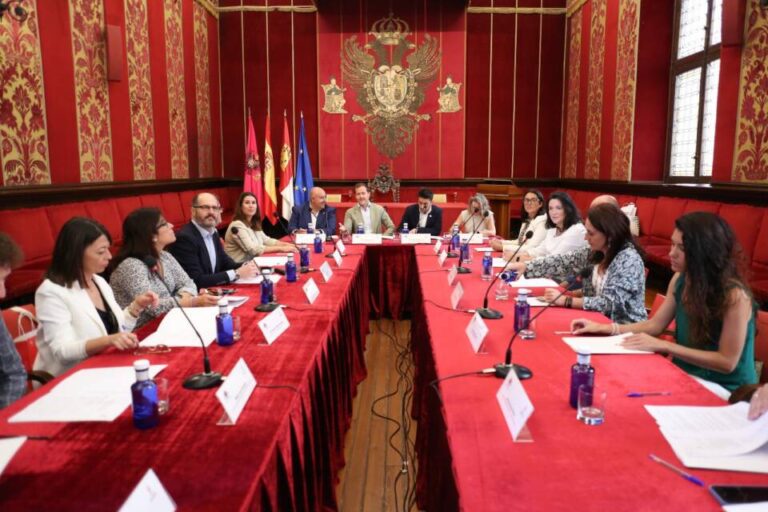Medina del Campo se traslada a Toledo para formar parte de la Red de Ciudades ‘Huellas de Teresa’