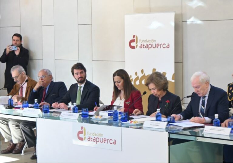 Doña Sofía preside la reunión del Patronato de la Fundación Atapuerca