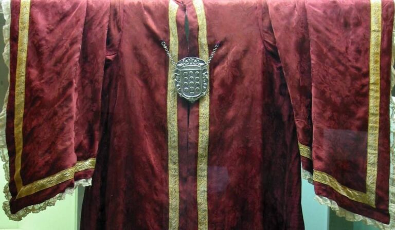 Un acto público permitirá conocer los trajes antiguos de los maceros municipales de Medina del Campo 