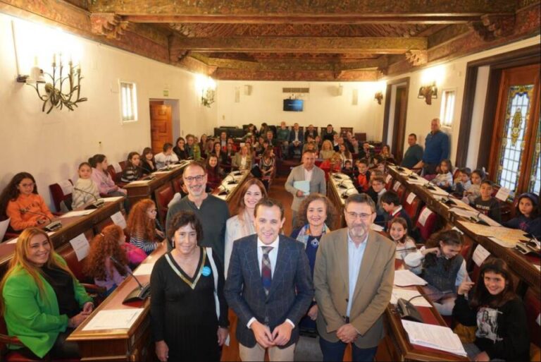Los niños y niñas de la provincia toman el turno de la palabra en el Salón de Plenos de la Diputación de Valladolid