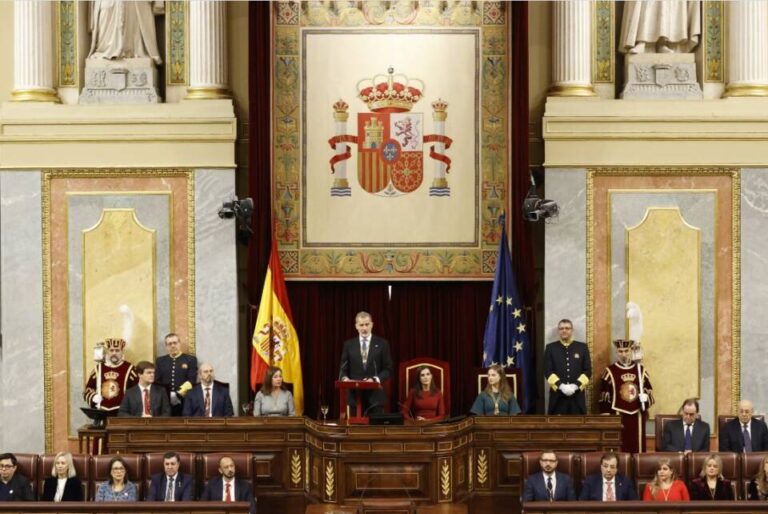 Sesión de apertura de las Cortes Generales de la XV Legislatura presidida por el Rey