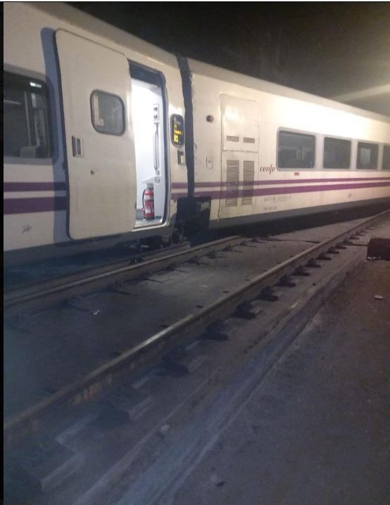 El descarrilamiento de un tren en Atocha bloquea parte del tráfico ferroviario