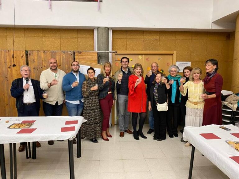 El CPM Mayorazgo de Montalvo brinda para festejar su 34 aniversario