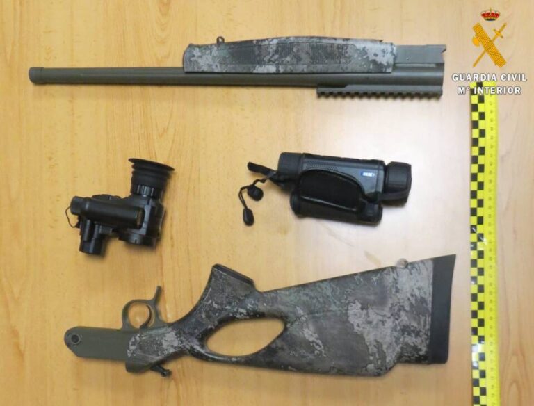 La Guardia Civil desmantela red de caza furtiva en Segovia: Detenido con rifle y trofeo ilegal