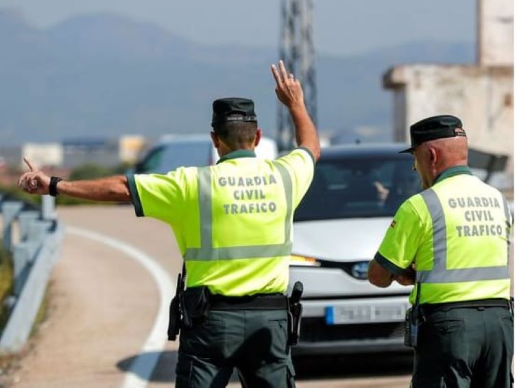 Salida de vía en P-901 en Palencia: Dos heridos trasladados al hospital en operativo de emergencia