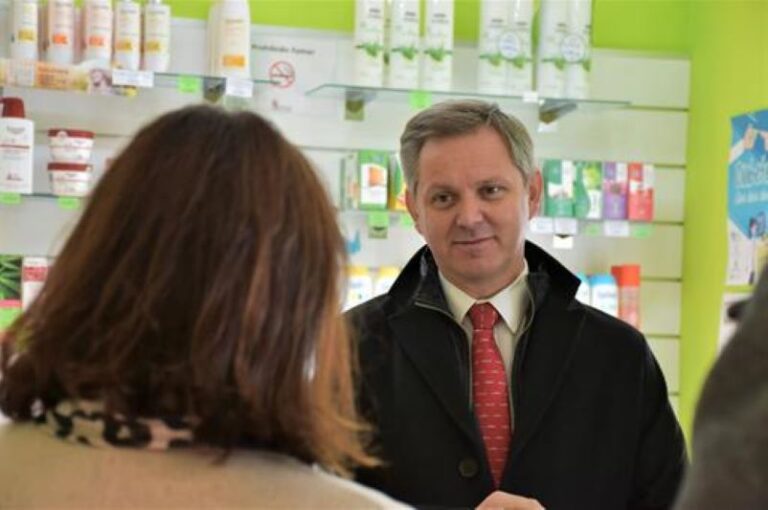 Miñones subraya el potencial de las farmacias en el medio rural para la formación en salud y la prevención de enfermedades