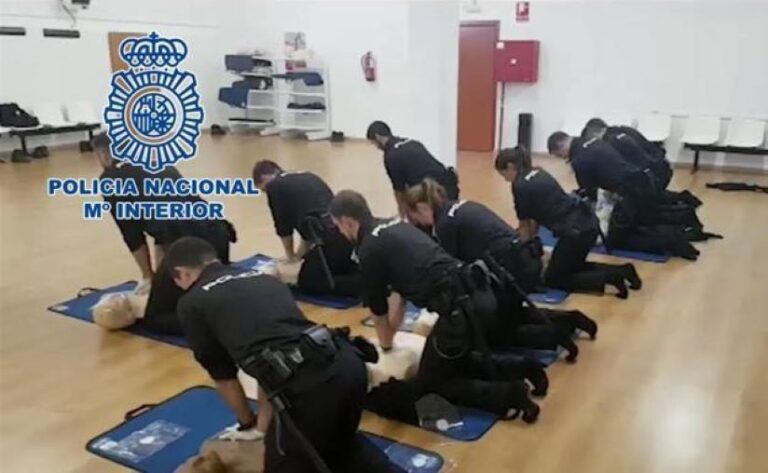 La Policía Nacional de Ponferrada obra un «milagro» y mantiene con vida a una mujer tras 15 minutos de reanimación cardiopulmonar
