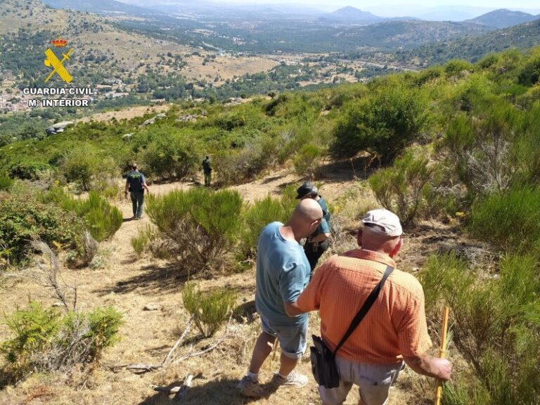 La Guardia Civil de Salamanca rescata a unos senderistas perdidos en las Arribes del Duero