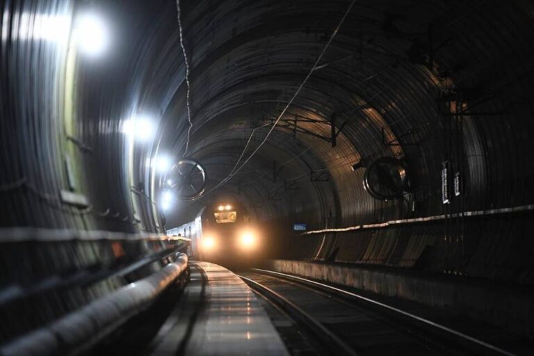 Adif licita el mantenimiento de las instalaciones de seguridad y protección civil en los túneles de Pajares