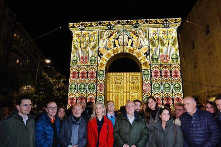 Valladolid ilumina la Navidad con una instalación única en el mundo: Plaza de Portugalete deslumbra con más de 77.800 leds sostenibles