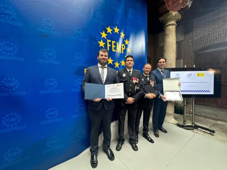 El Agente Tutor de Medina del Campo recibe una nueva condecoración de la Federación Española de Municipios y Provincias 