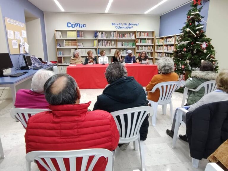 Un recital literario inaugura la Navidad en la Biblioteca Municipal Gerardo Moraleja