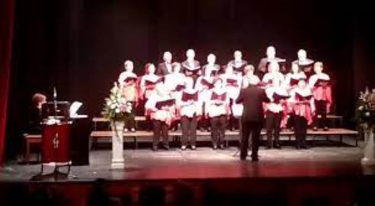 ¡Armonía festiva en Olmedo! El 5º Encuentro Navideño de Coros del Arciprestazgo Pinares llena de música y alegría la ciudad
