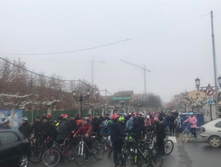 La Marcha del Cochinillo de Medina desafió a la niebla