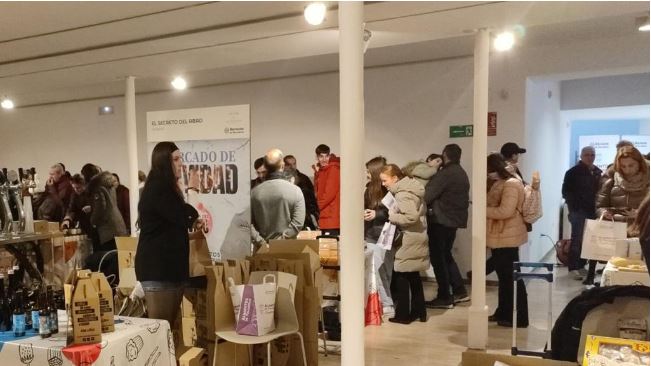 Más de 7.500 visitantes desbordan El Espacio La Granja en el III Mercado de Navidad y I Salón del Vino