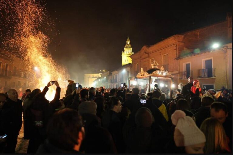 La «Subida» de la Virgen de los Pegotes conquista Nava del Rey