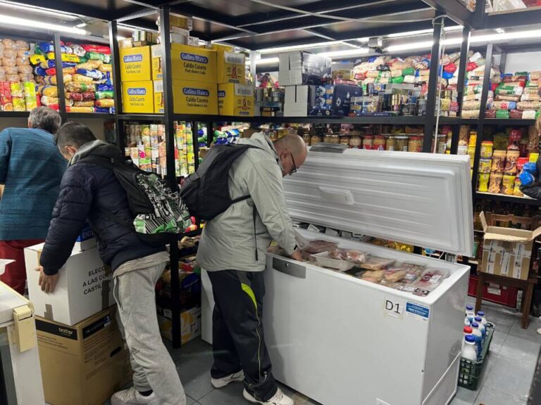 La Junta entrega al Comedor de los Pobres de Salamanca los alimentos de su campaña solidaria
