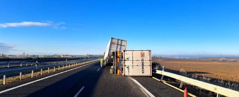 Accidente múltiple en la A-67 en Aguilar de Campoo por una placa de hielo deja dos heridos y corta circulación en ambos sentidos