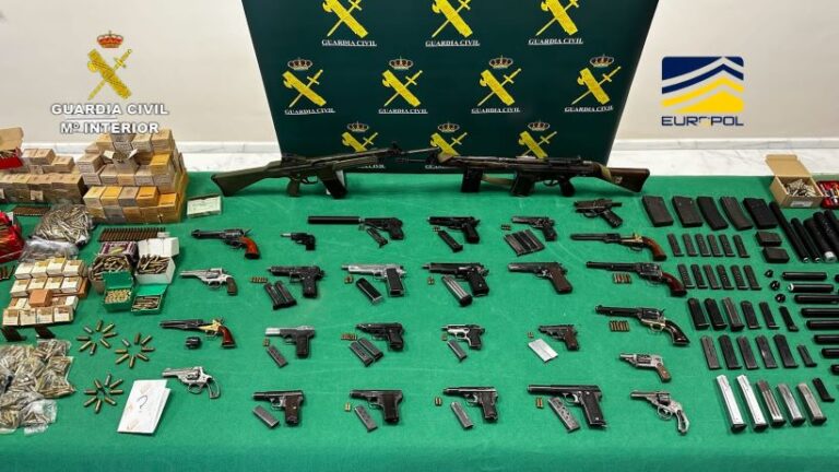 Desmantelan una red internacional de fabricación ilegal de armas: La Guardia Civil incauta más de 80 armas, incluidas impresas en 3D