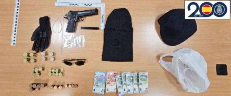 Detienen a un varón por un atraco con una pistola de aire en un establecimiento del barrio de la Farola