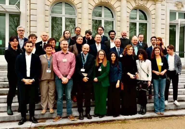 La Junta presenta el proyecto ‘Estrategia de Sostenibilidad Demográfica y Territorial’ ante la Unión Europea en París