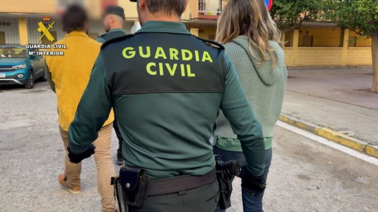 Detenidos dos Jóvenes en Cembranos por robar cableado de cobre del alumbrado público – Recuperados 500 metros
