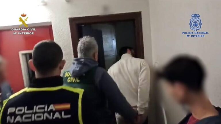Detenidos dos varones a bordo del vehículo que acababan de robar en Valladolid