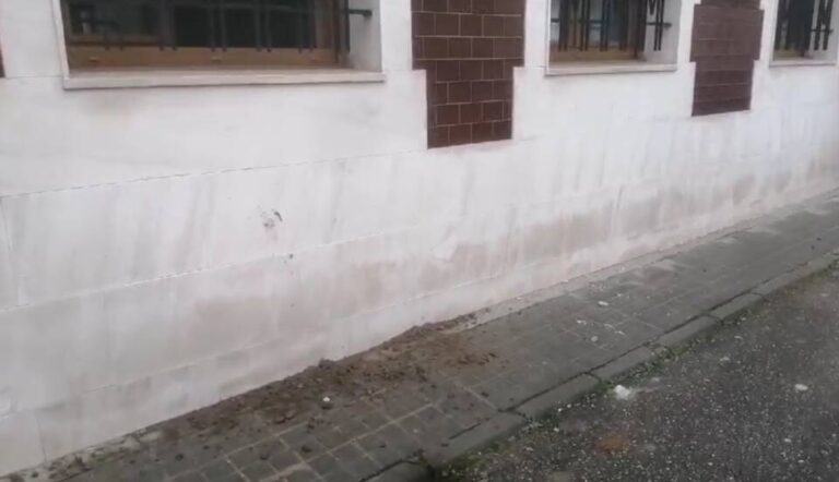 Un vecino de Medina del Campo denuncia el vandalismo continuado que sufre en su fachada