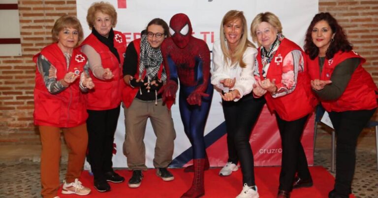 Spiderman consigue recaudar cerca de 400 euros a beneficio de Cruz Roja en Medina del Campo