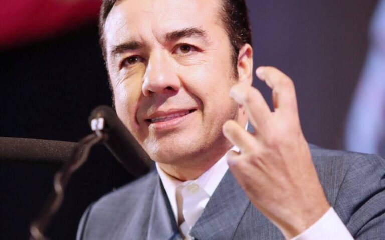 José León, el poeta sevillano, conmueve a la comunidad galguera en Nava del Rey