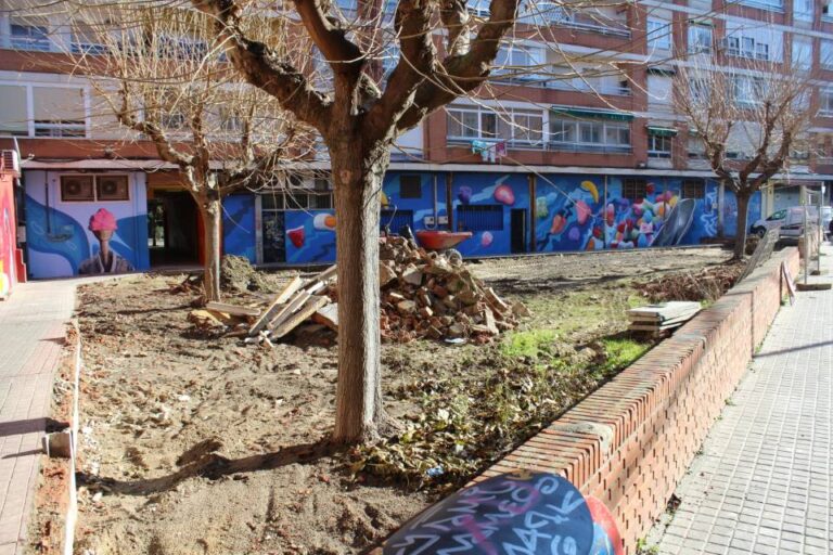La calle de los Mostenses da comienzo a sus obras en la Villa de las Ferias