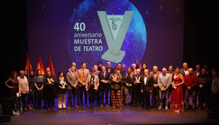 «Versos negros» de A claras y A Oscuras de Medina del Campo conquista la Muestra de Teatro de la Diputación